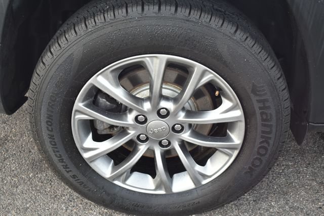 Used 2021 Jeep Cherokee Latitude Plus AWD/4WD image 48
