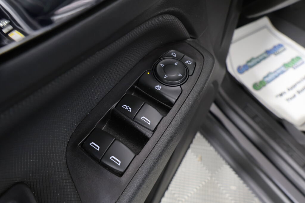 Used 2022 Chevrolet Equinox RS w/ LPO, Floor Liner Package image 32