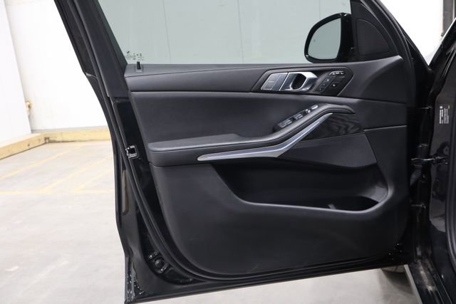Used 2022 BMW X7 xDrive40i w/ Cold Weather Package image 19