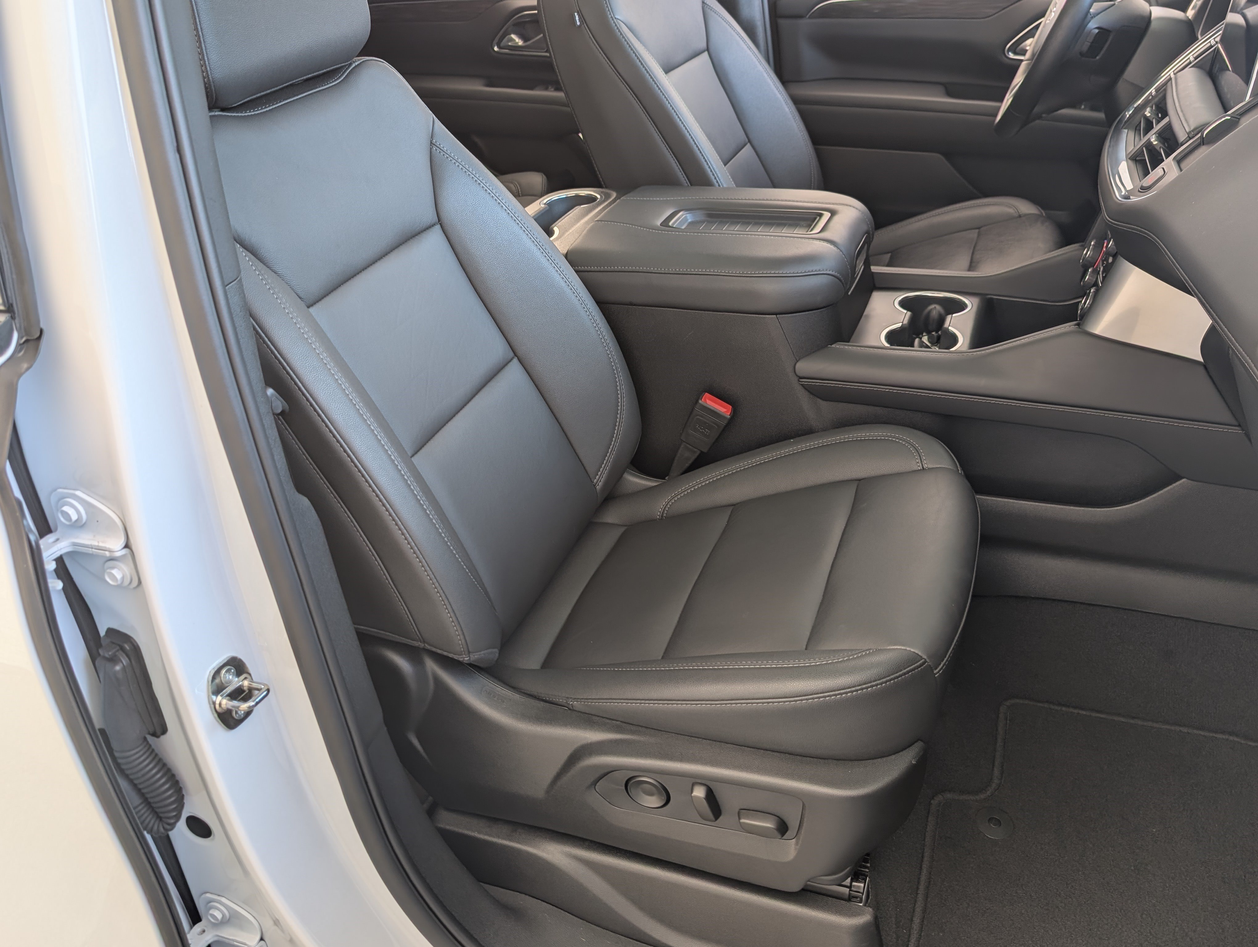 Used 2024 Chevrolet Tahoe Z71 w/ Z71 Off-Road Package AWD/4WD image 22