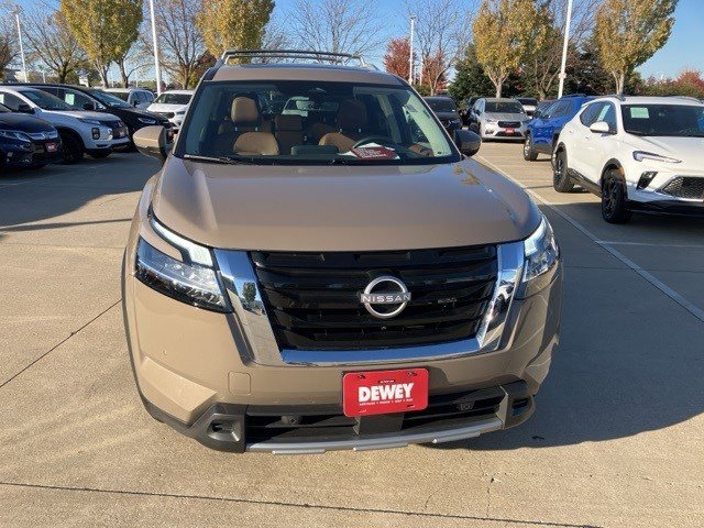 Used 2024 Nissan Pathfinder Platinum w/ Cargo Package image 2