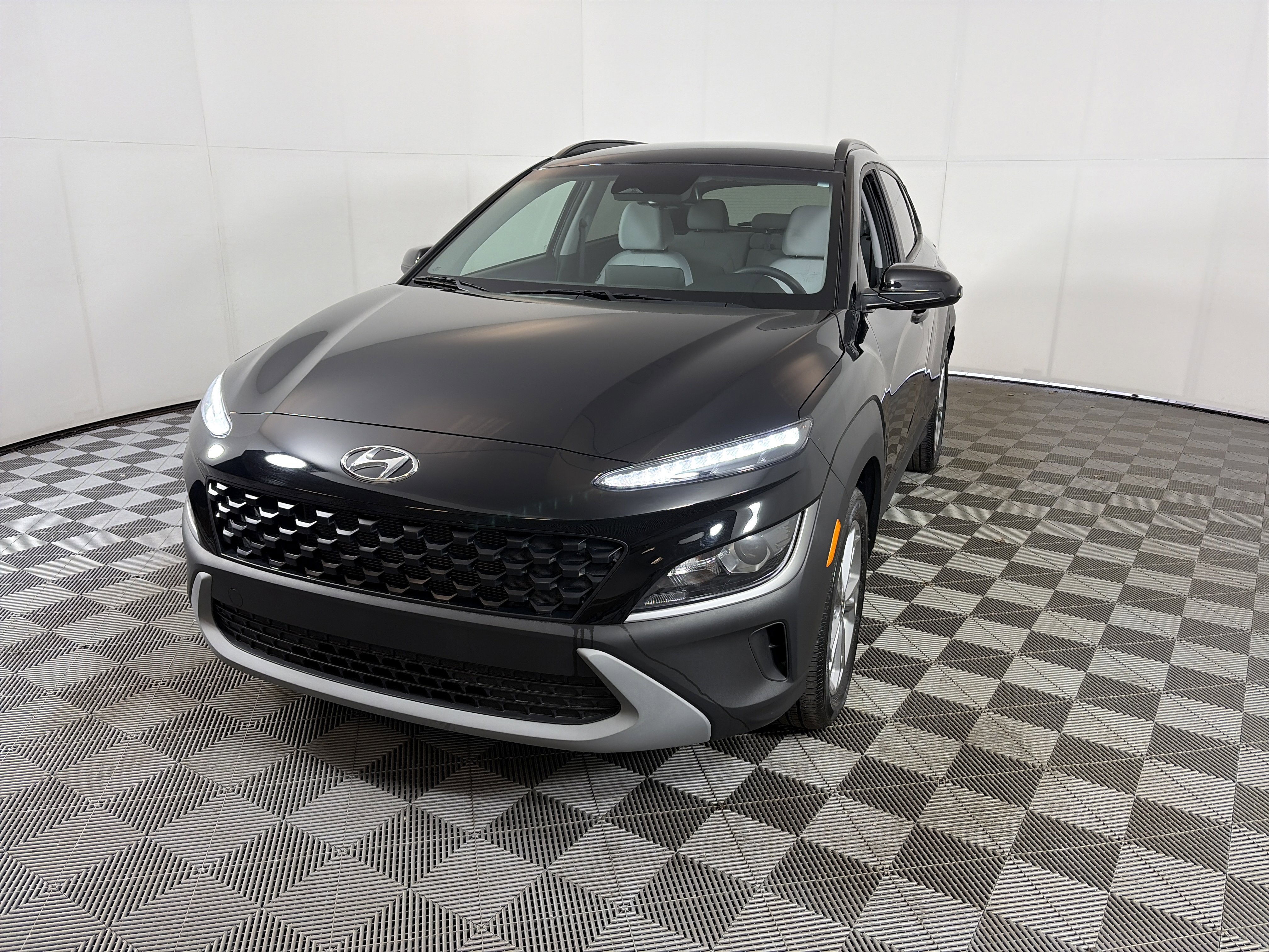 Used 2023 Hyundai Kona SEL image 2