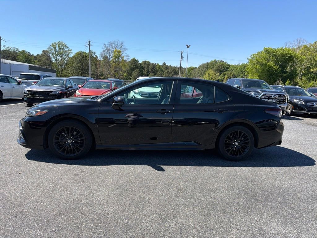 Used 2022 Toyota Camry SE FWD image 2