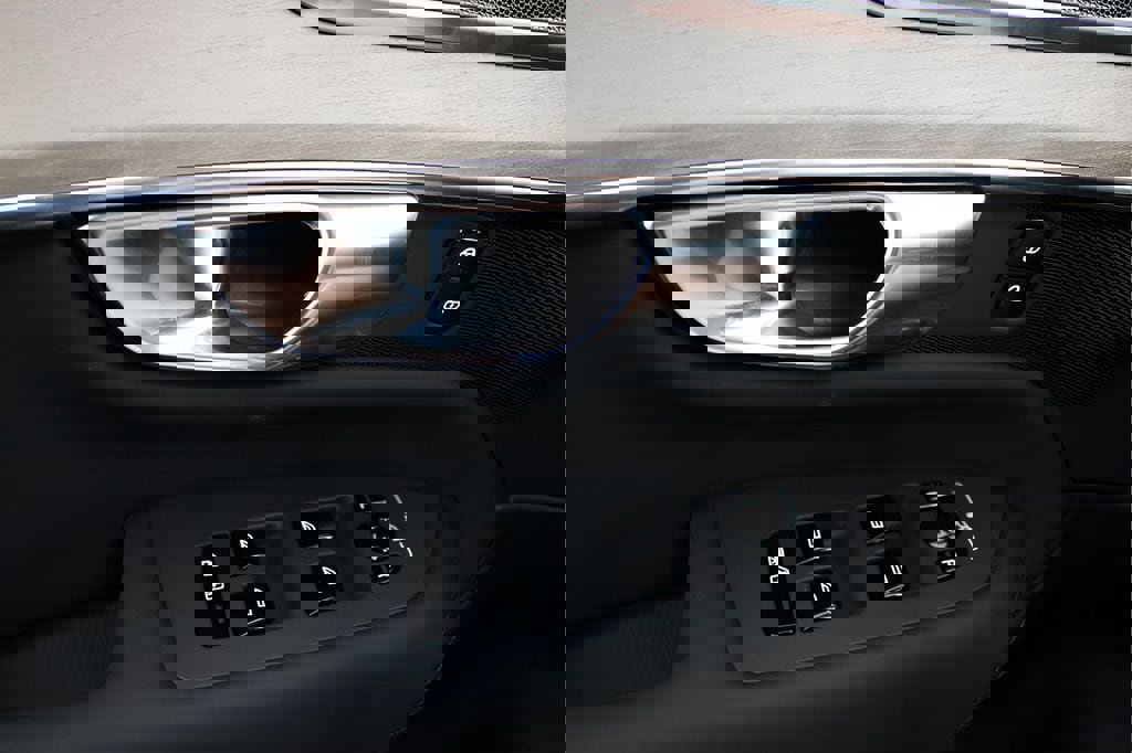 New 2025 Volvo XC90 T8 Core w/ Protection Package image 19