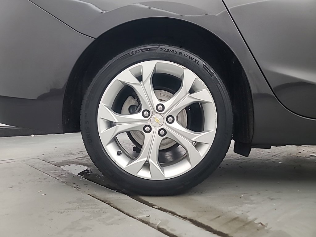 Used 2017 Chevrolet Cruze Premier FWD image 10