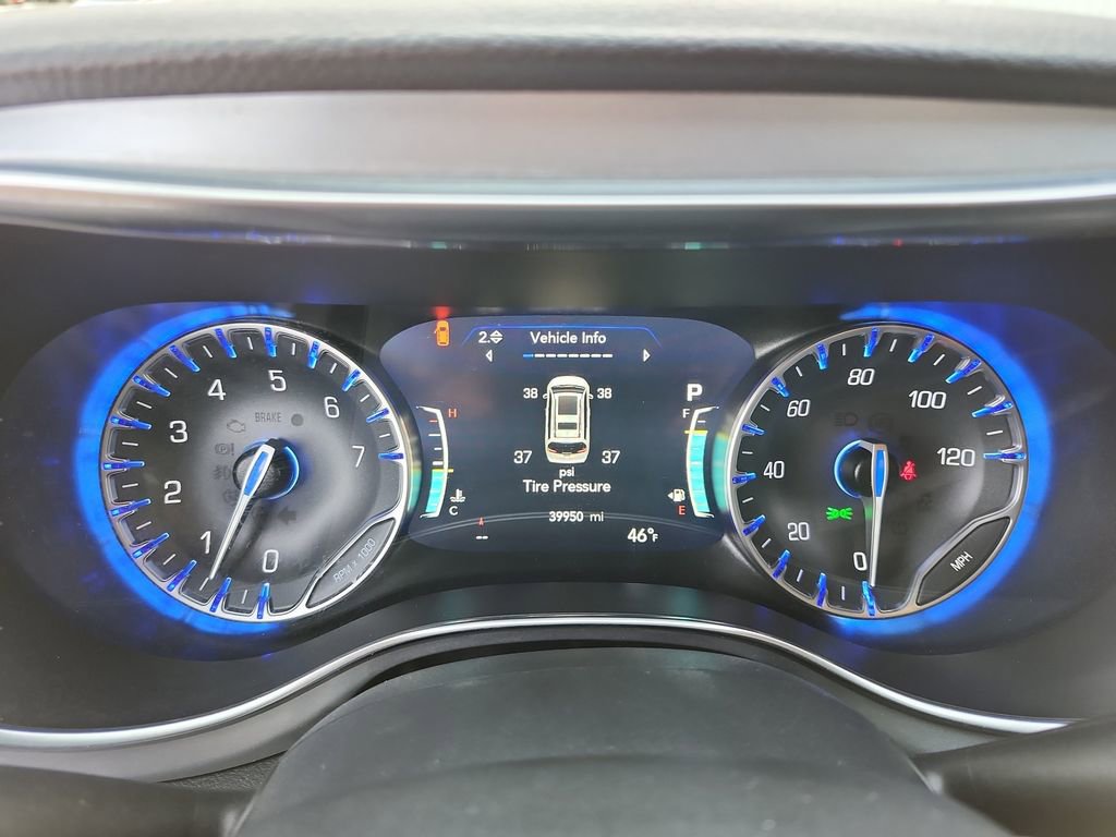 Used 2025 Chrysler Pacifica Limited FWD image 9