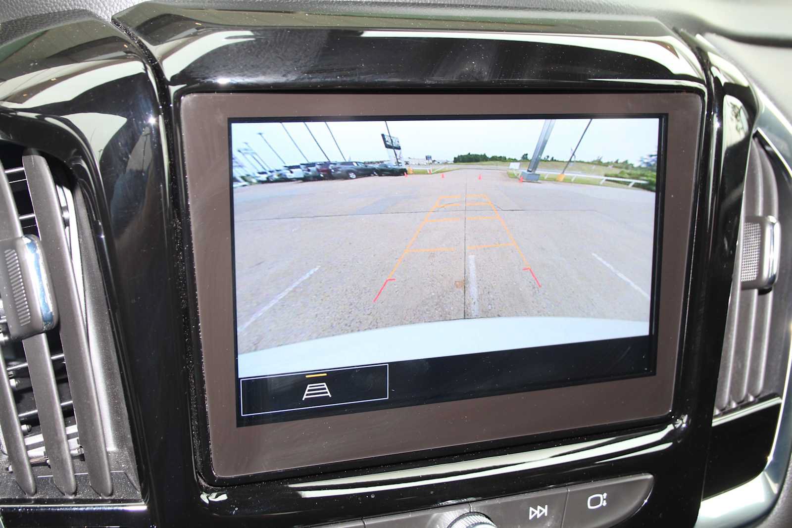 Used 2023 Chevrolet Traverse LT FWD image 40