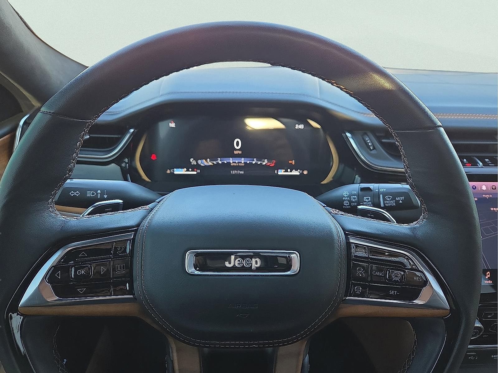 Used 2025 Jeep Grand Cherokee L Summit image 25