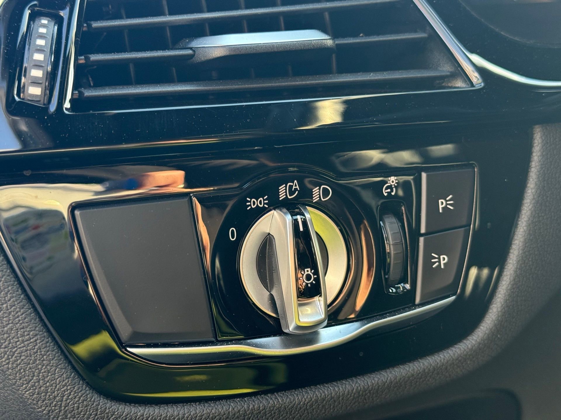 Used 2023 BMW 530e xDrive w/ Premium Package image 31