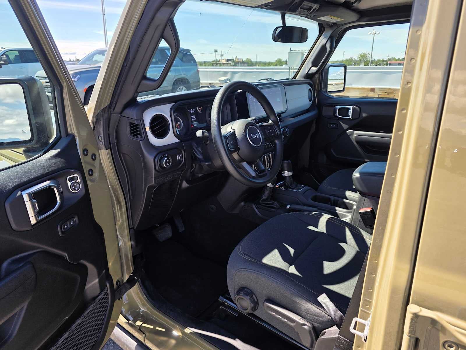 Used 2025 Jeep Gladiator Sport AWD/4WD image 19