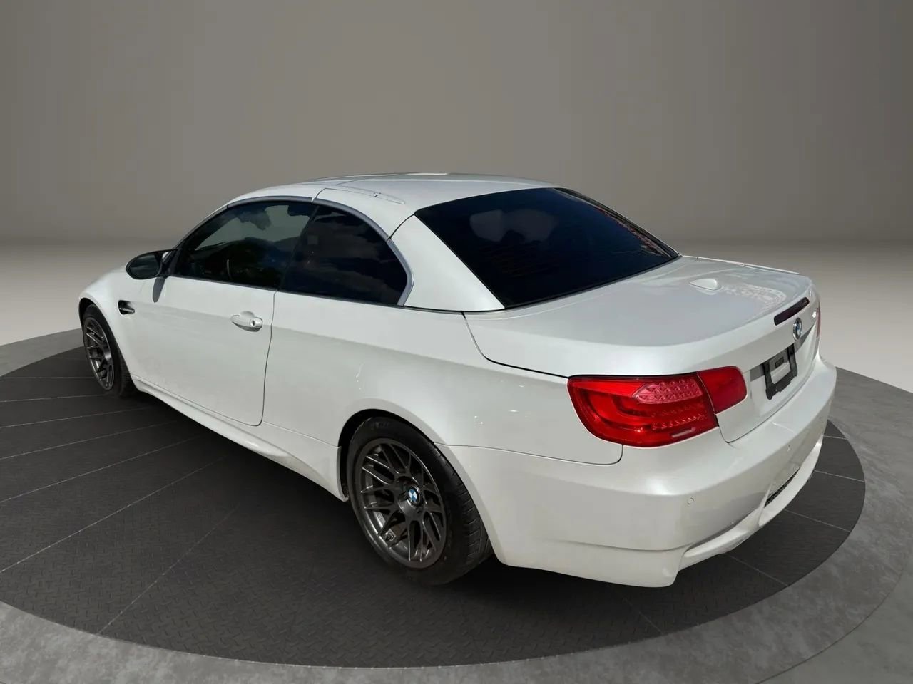 Used 2013 BMW M3 Convertible image 3