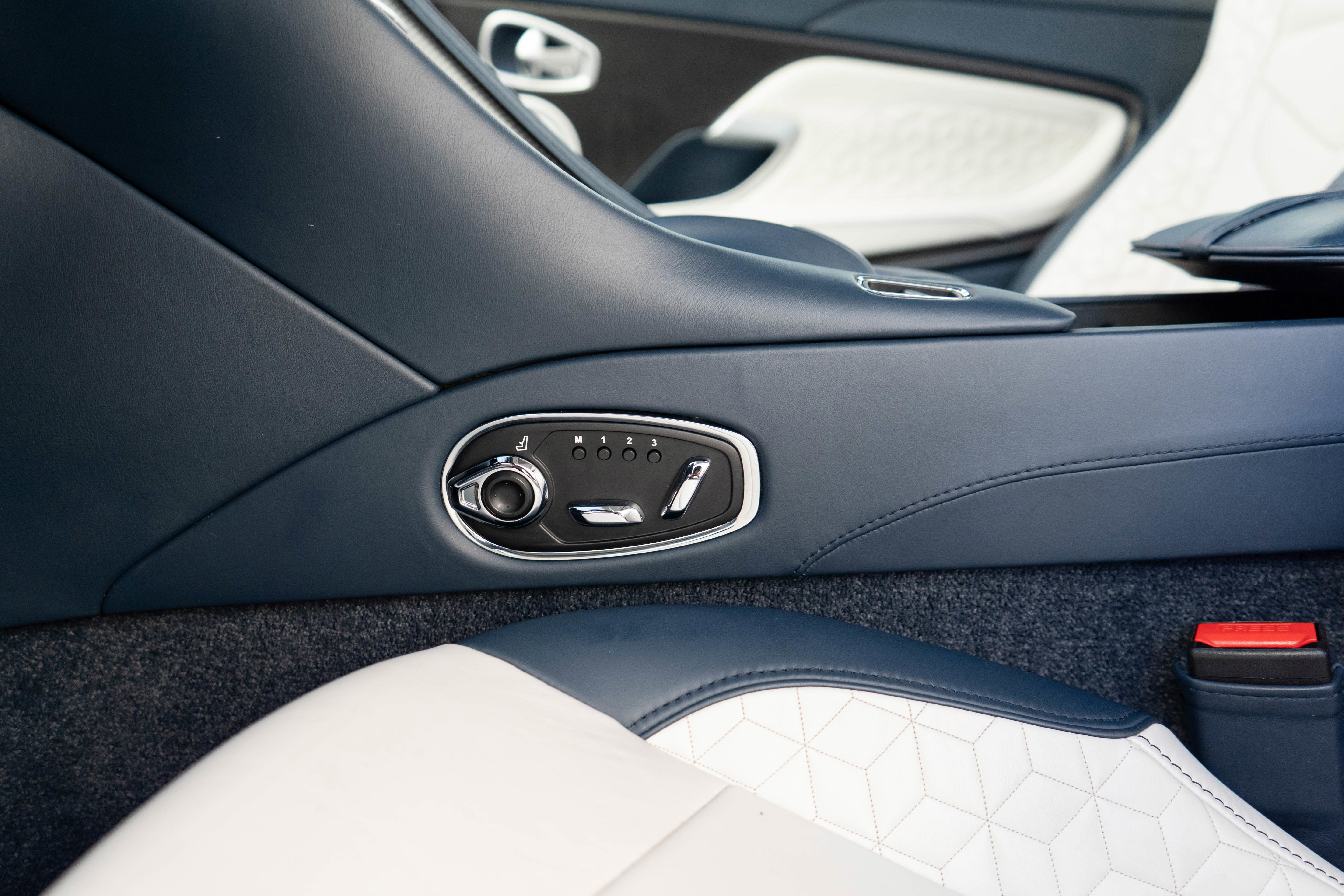 Used 2019 Aston Martin DBS Superleggera image 17