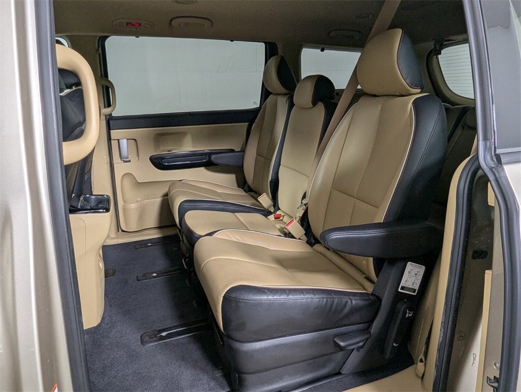 Used 2016 Kia Sedona EX image 23