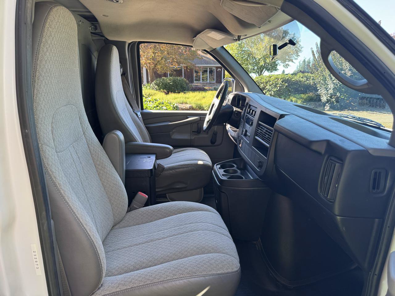 Used 2010 Chevrolet Express 2500 RWD image 12