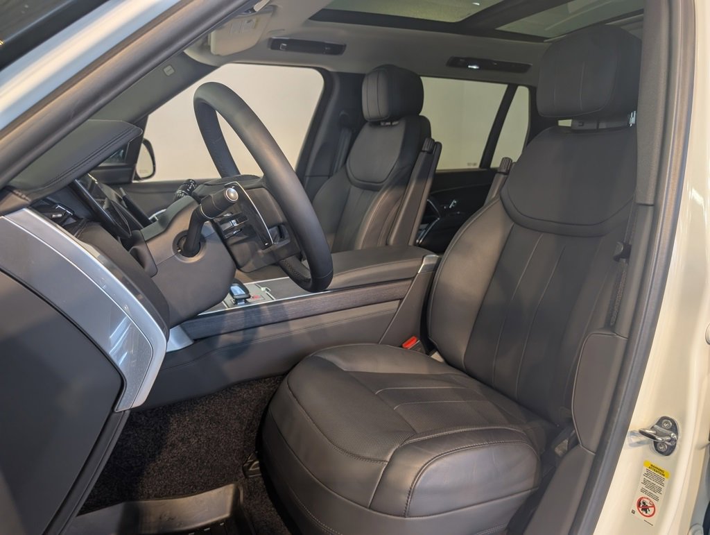 Used 2025 Land Rover Range Rover Long Wheelbase SE image 15