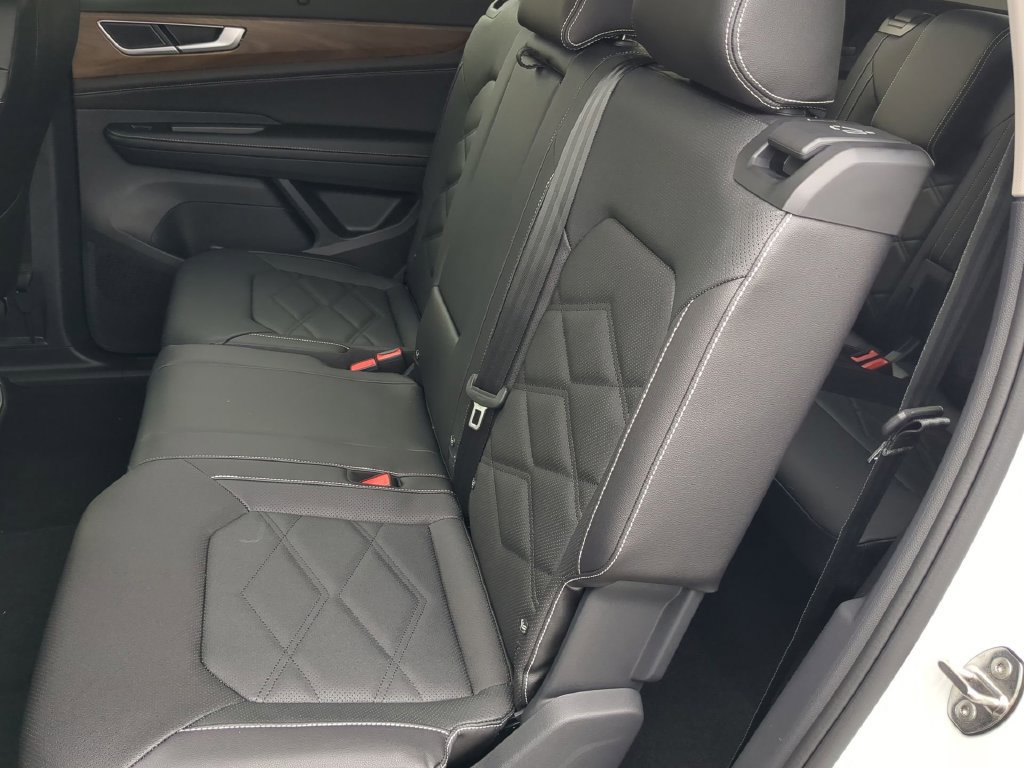 New 2026 Volkswagen Atlas SE FWD image 18