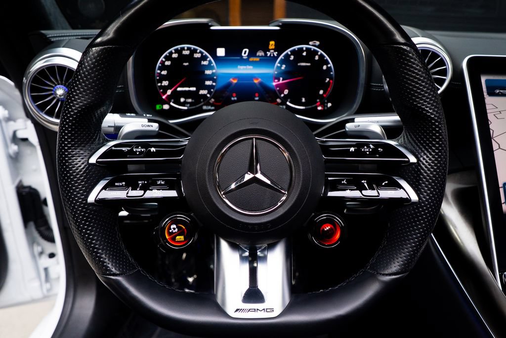 Used 2022 Mercedes-Benz SL 55 AMG 4MATIC w/ Driver Assistance Package image 39