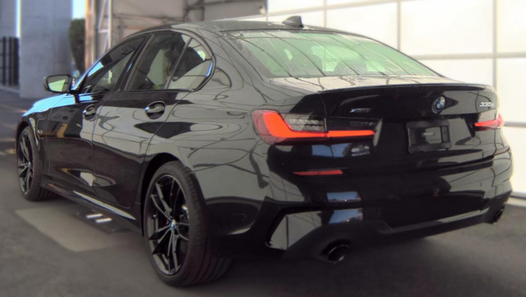 Used 2022 BMW 330e xDrive w/ M Sport Package AWD/4WD image 3