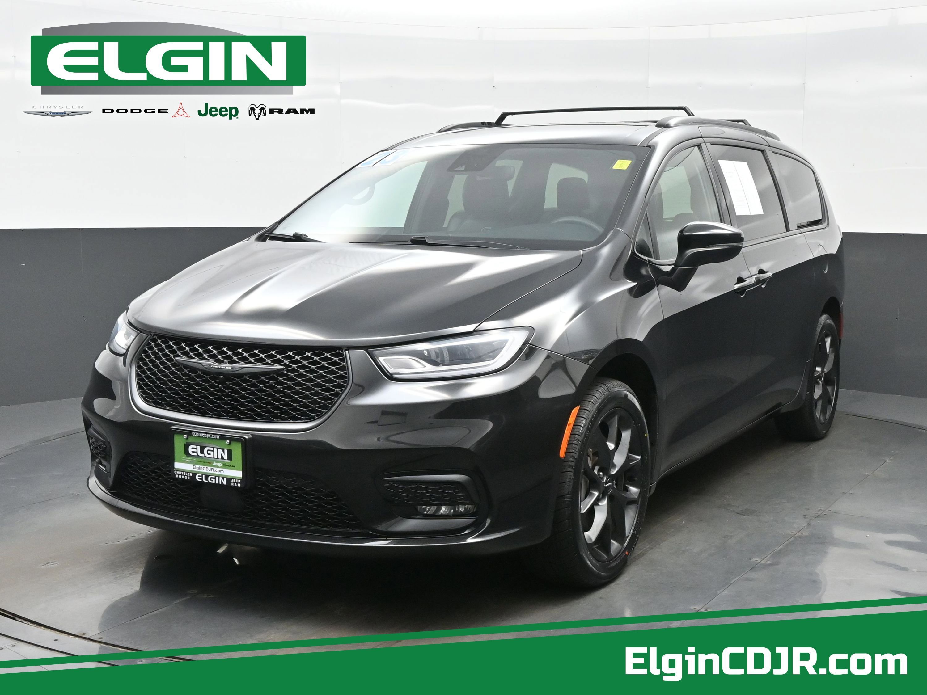 Used 2023 Chrysler Pacifica Touring-L w/ S Appearance Package image 1
