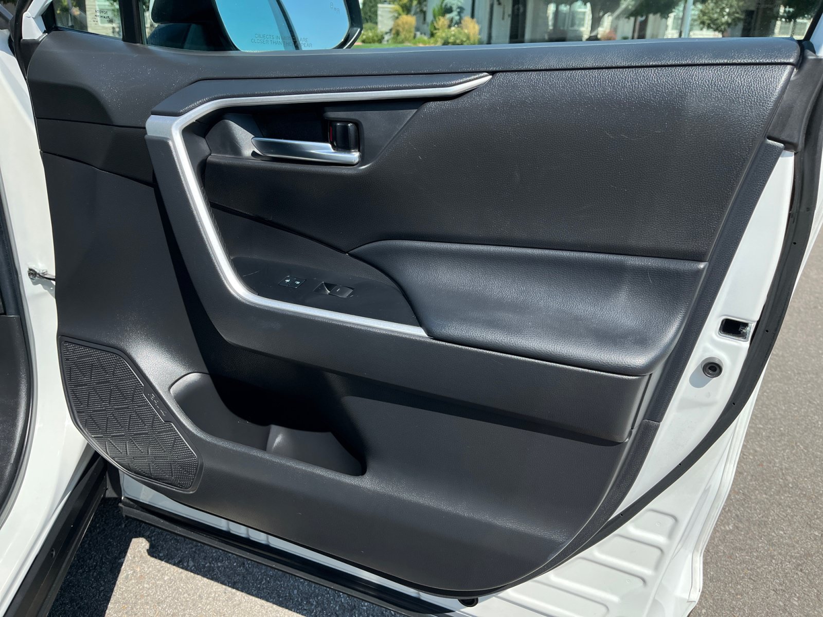 Used 2022 Toyota RAV4 XLE AWD/4WD image 16