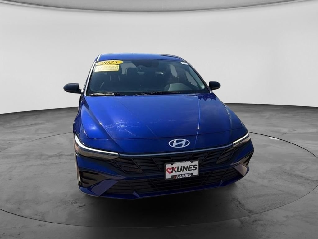 Certified 2025 Hyundai Elantra SEL FWD image 3