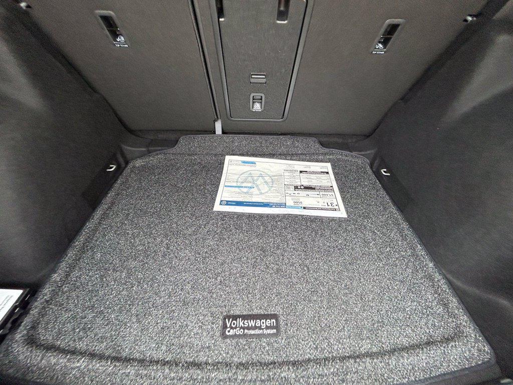 Certified 2026 Volkswagen Taos SE w/ Black Wheel Package FWD image 39