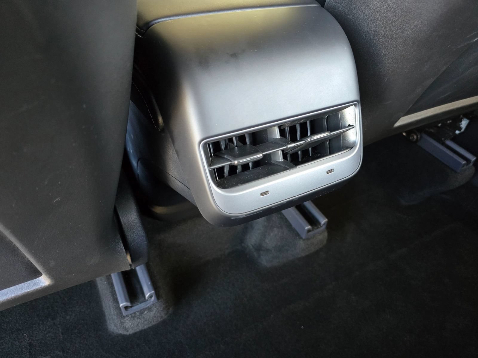 Used 2024 Tesla Model Y 2WD image 32