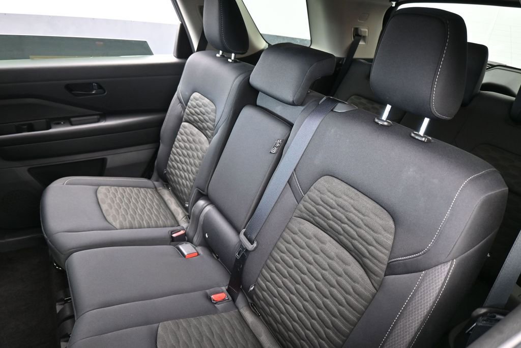 Used 2024 Nissan Pathfinder SV FWD image 38