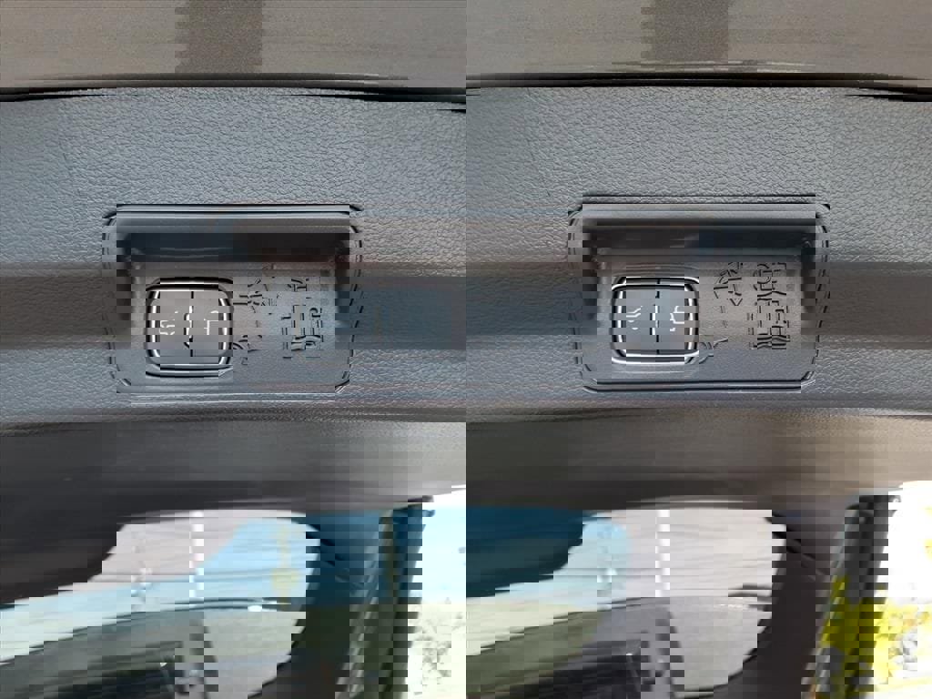 Used 2025 Ford Explorer ST-Line w/ Premium Package image 26