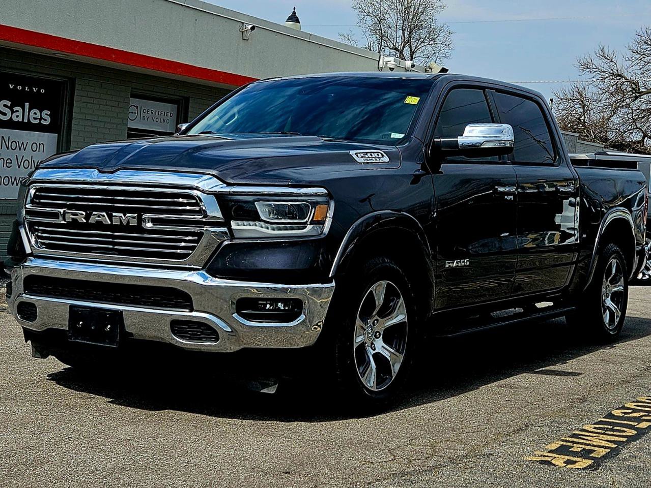 Used 2019 RAM 1500 Laramie AWD/4WD image 3
