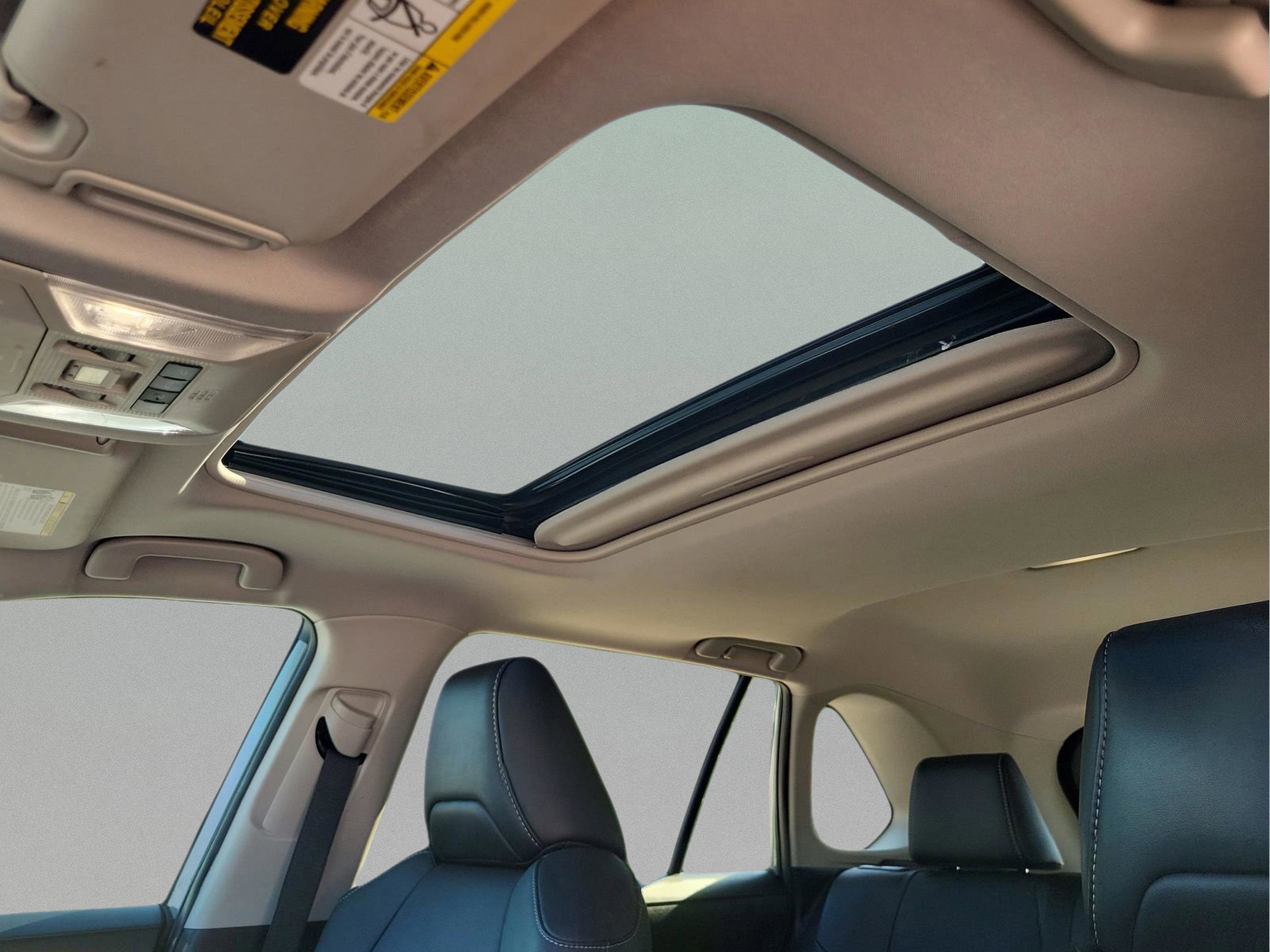 Used 2022 Toyota RAV4 XLE Premium image 32