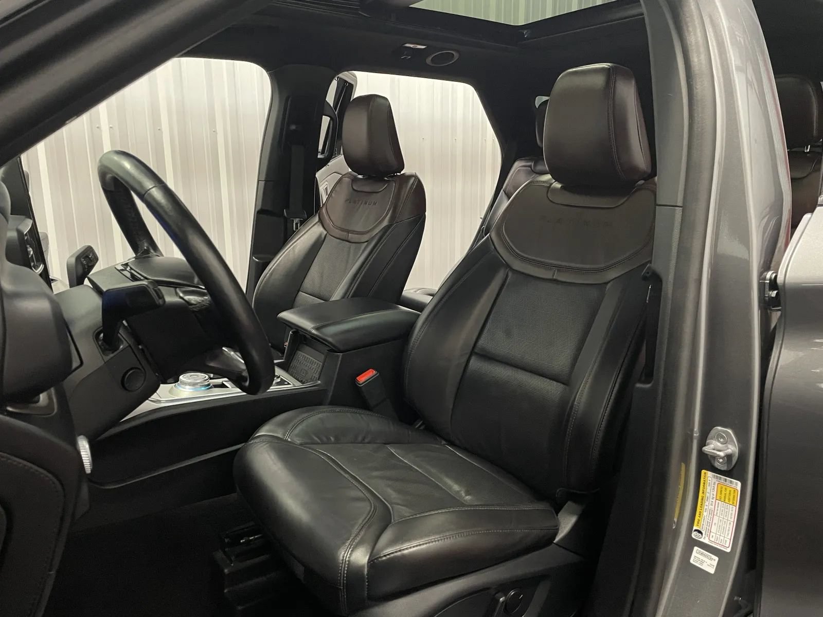 Used 2023 Ford Explorer Platinum w/ Technology Package AWD/4WD image 37