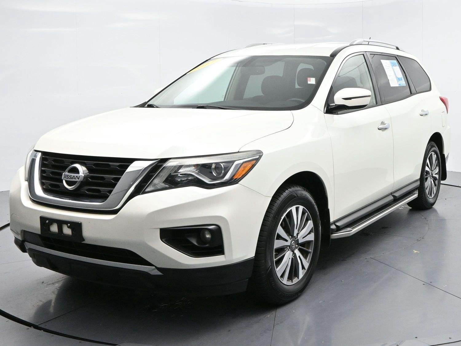 Used 2017 Nissan Pathfinder SV w/ SV Tech Package AWD/4WD image 3