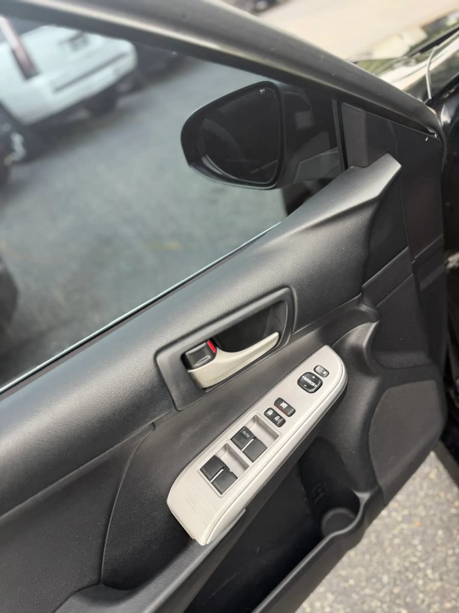 Used 2012 Toyota Camry SE FWD image 11