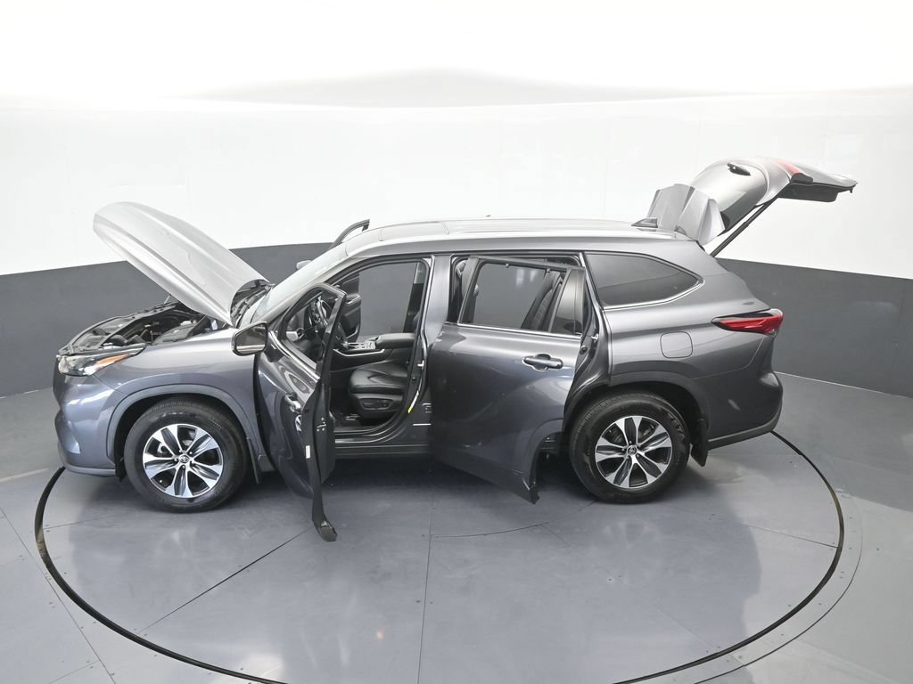 Used 2022 Toyota Highlander XLE AWD/4WD image 65