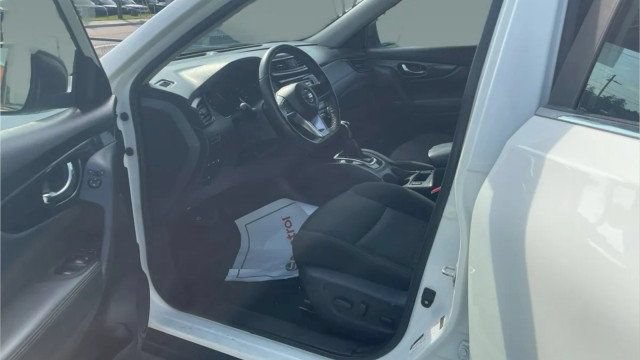 Used 2020 Nissan Rogue SV FWD image 10