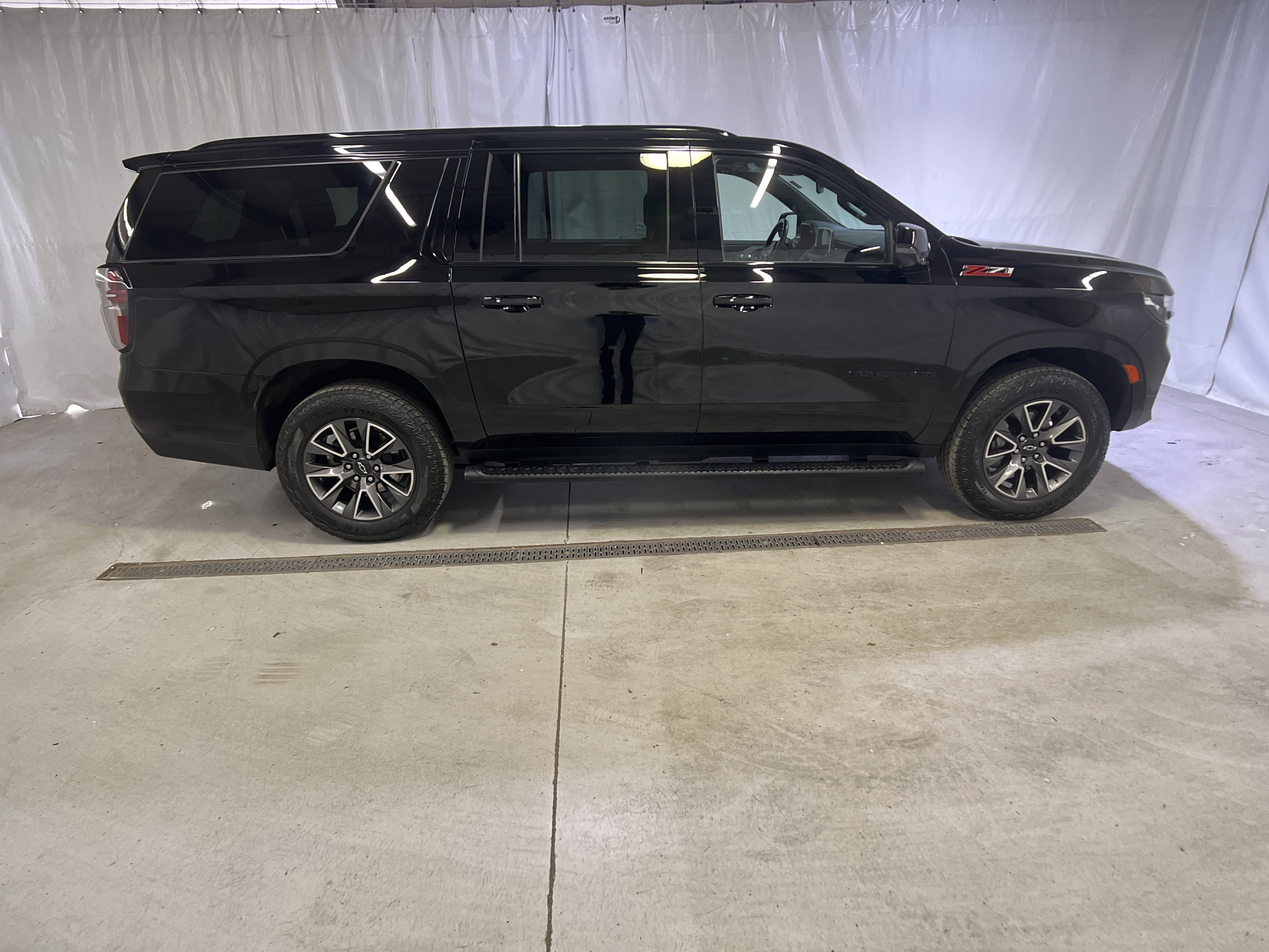 Certified 2023 Chevrolet Suburban Z71 w/ Luxury Package AWD/4WD image 12