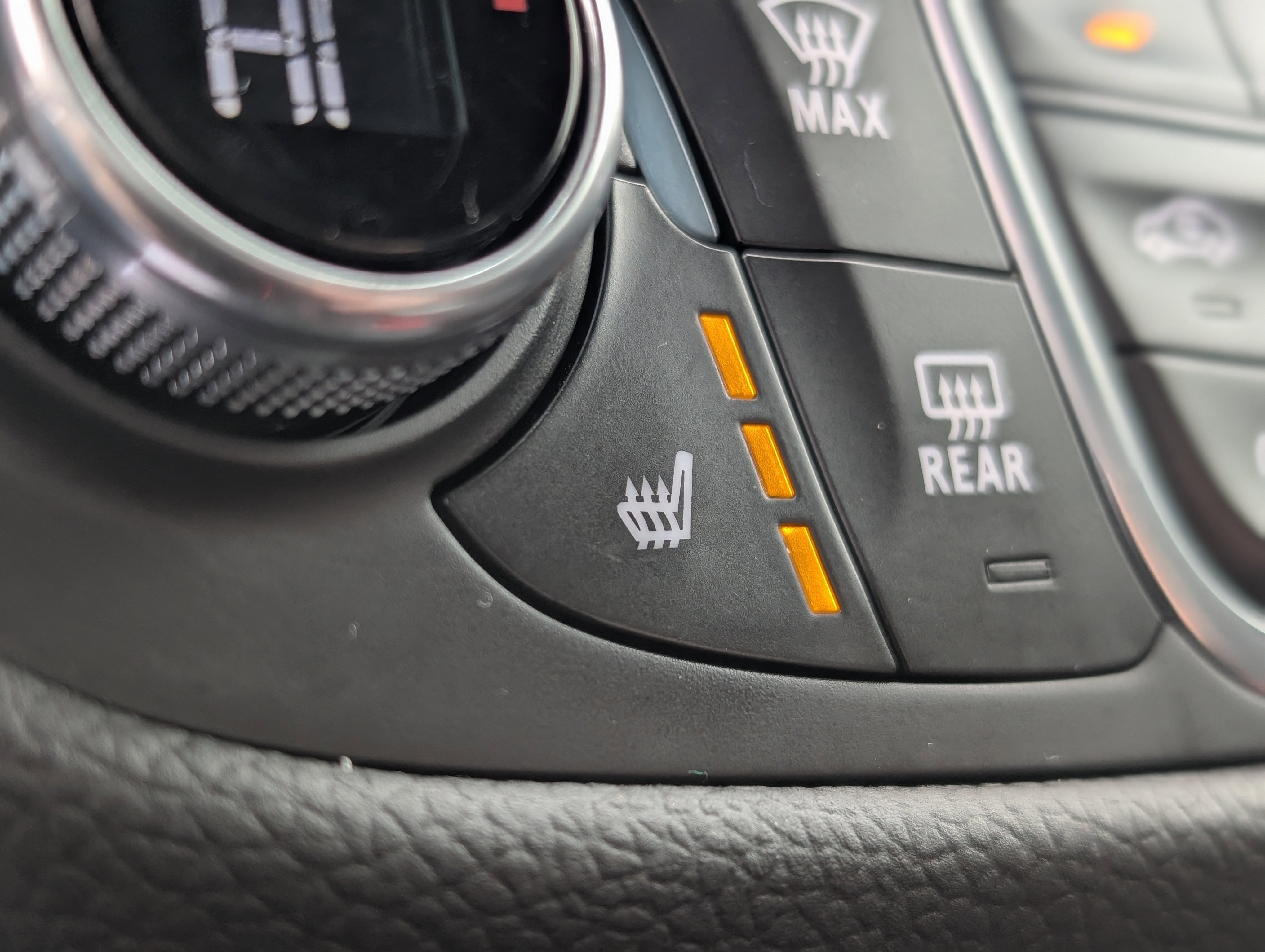 Used 2023 Chevrolet Equinox RS image 4