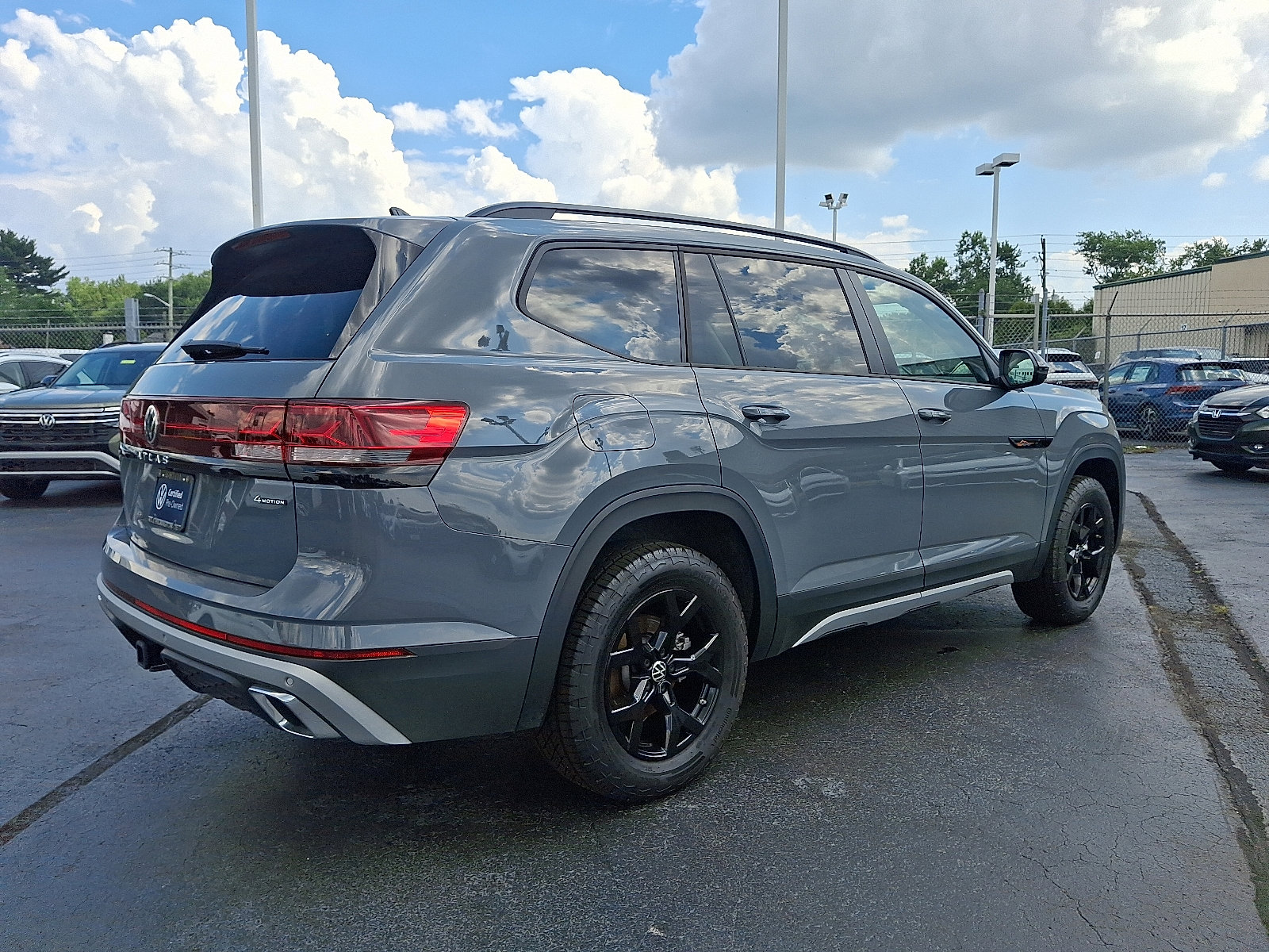 Certified 2025 Volkswagen Atlas Peak Edition SE image 6