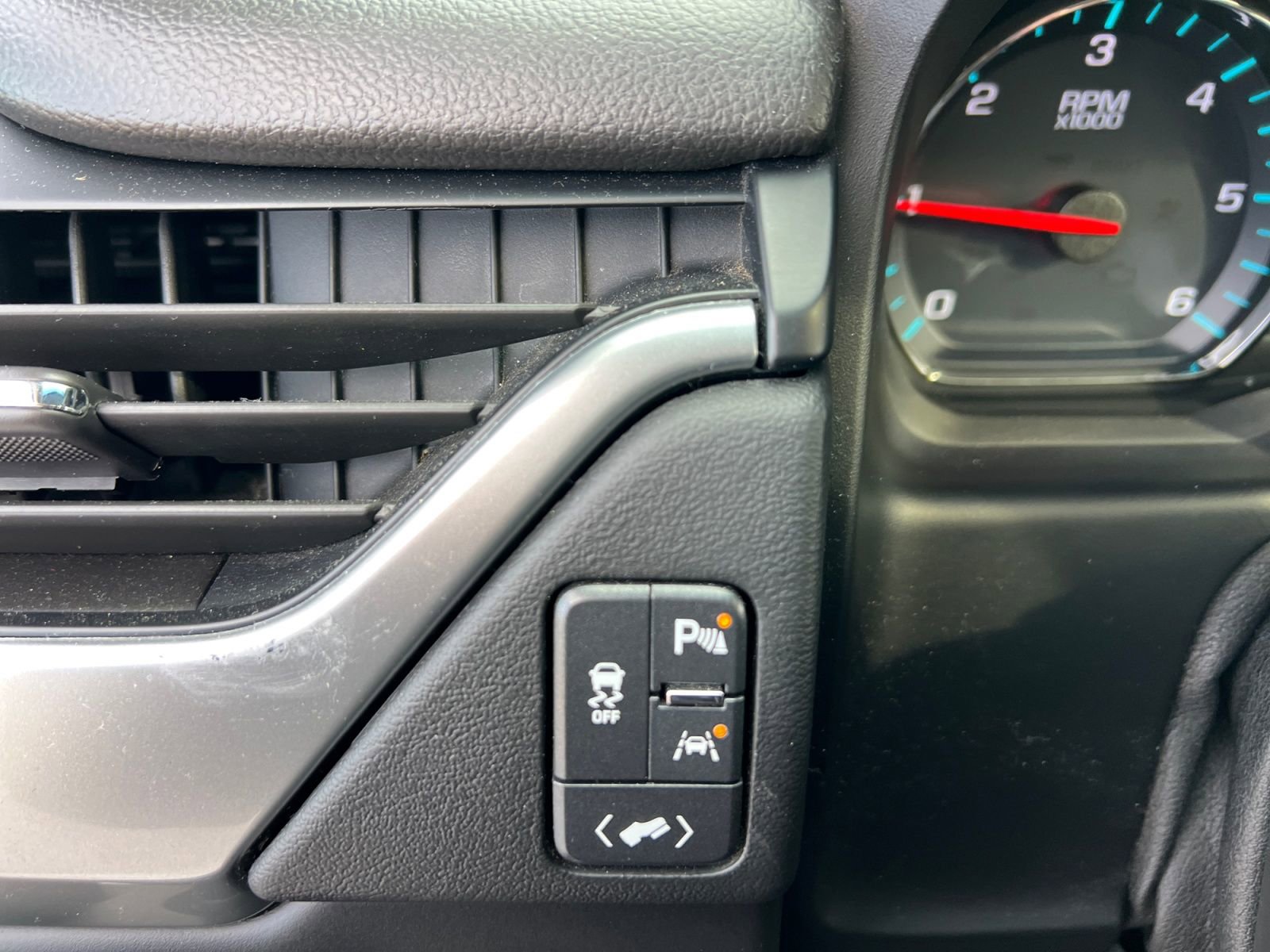 Used 2019 Chevrolet Suburban Premier image 26