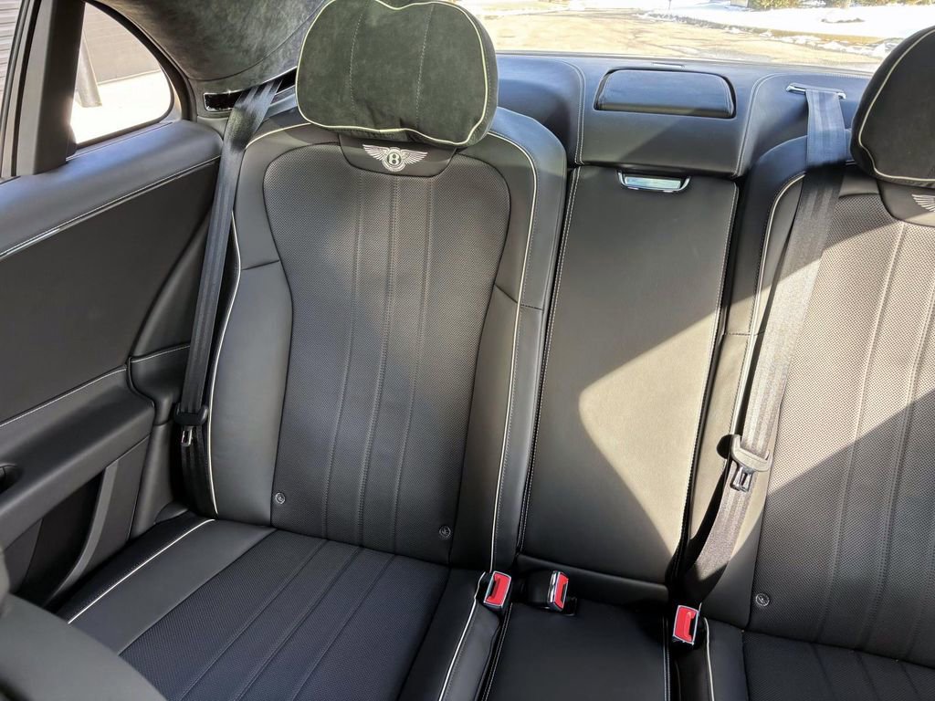 Certified 2022 Bentley Flying Spur V8 image 17