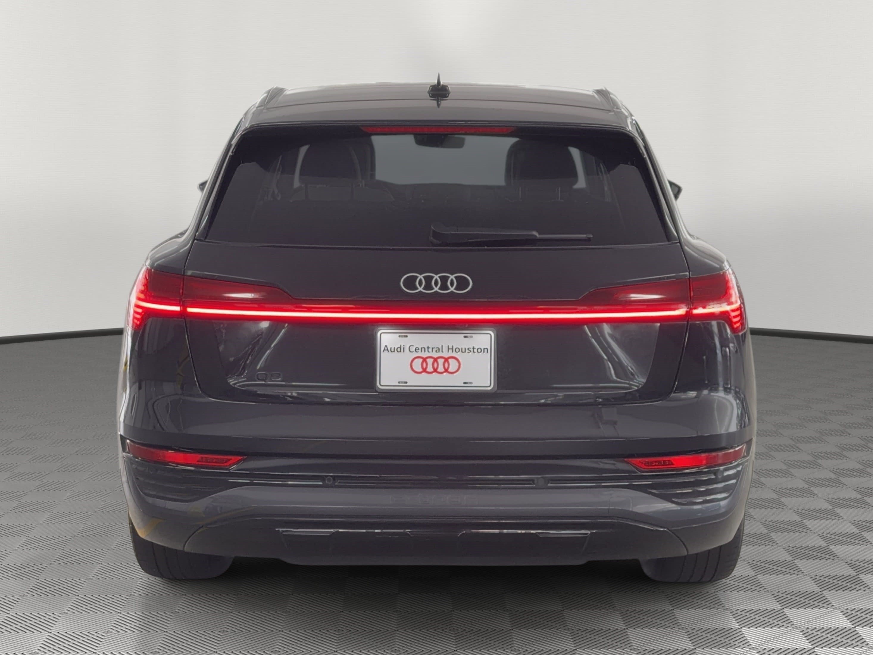 Used 2024 Audi Q8 e-tron Premium Plus w/ Premium Plus Package AWD/4WD image 10