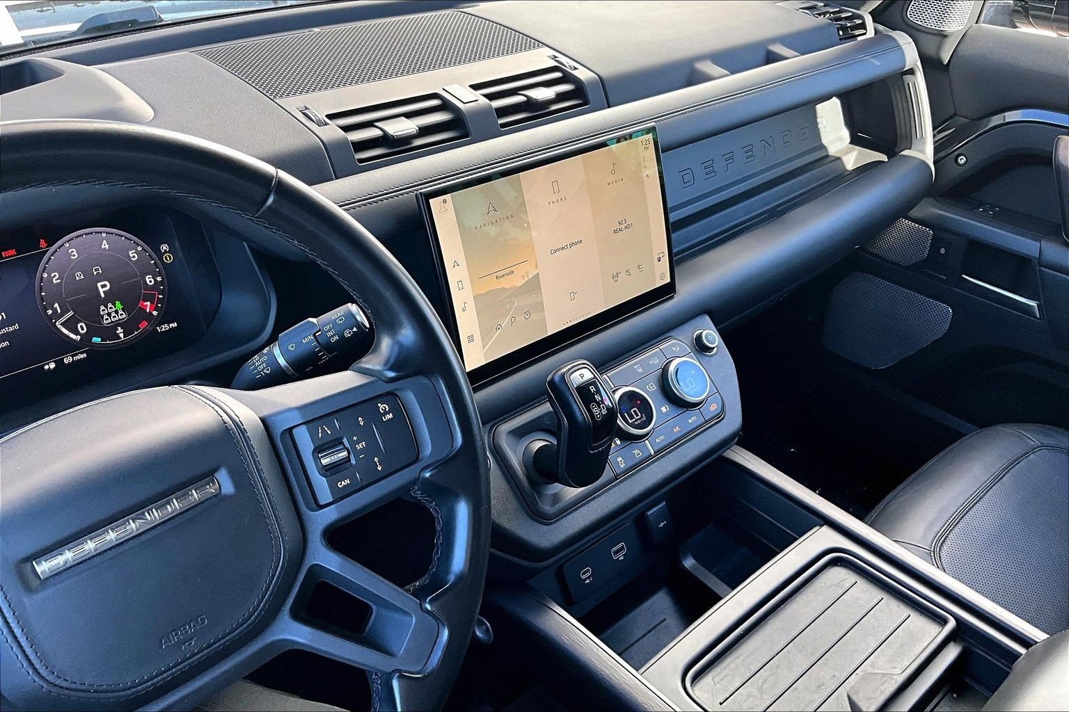 Used 2023 Land Rover Defender 130 X image 32