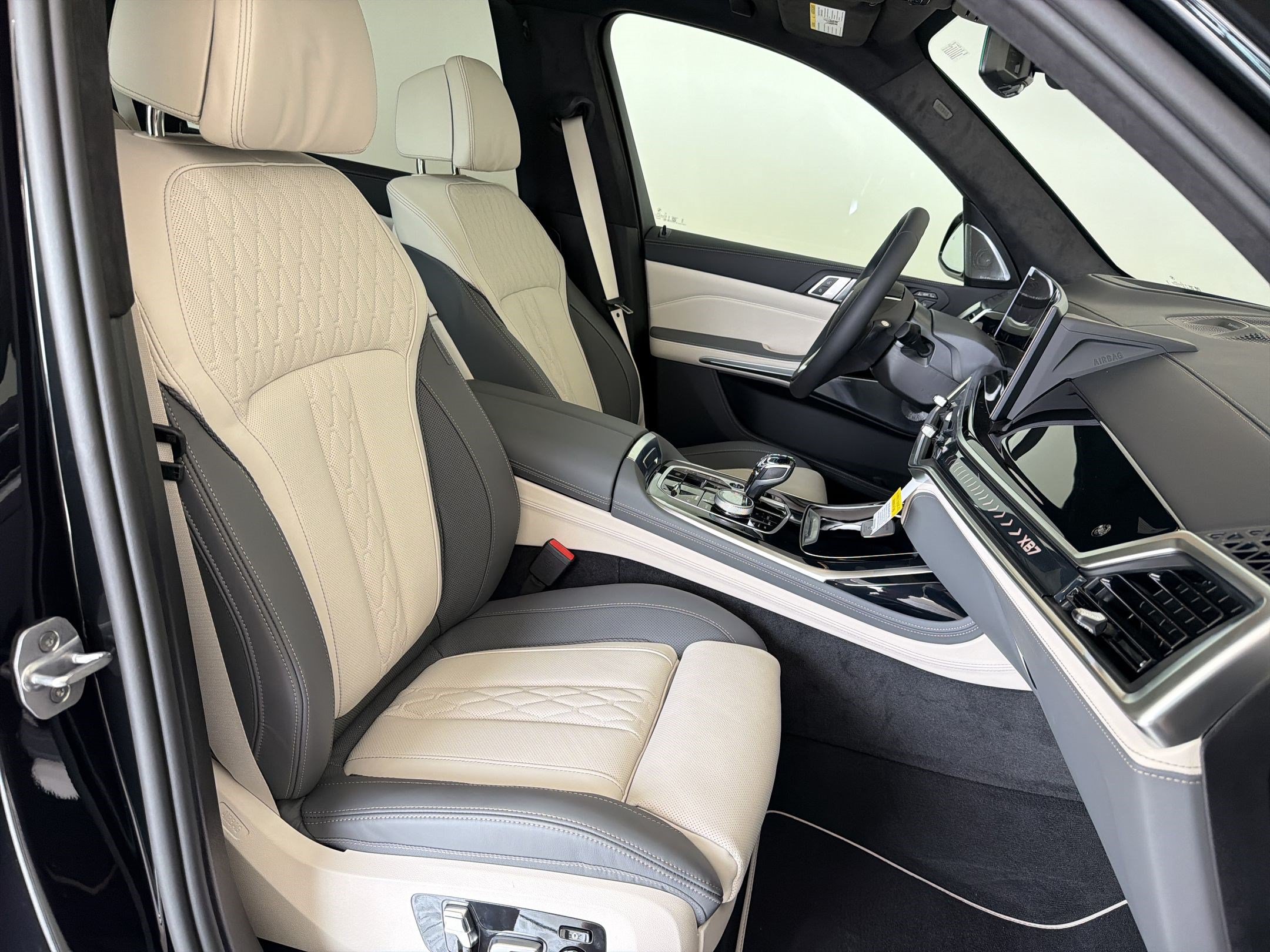 New 2026 BMW ALPINA XB7 AWD/4WD image 31