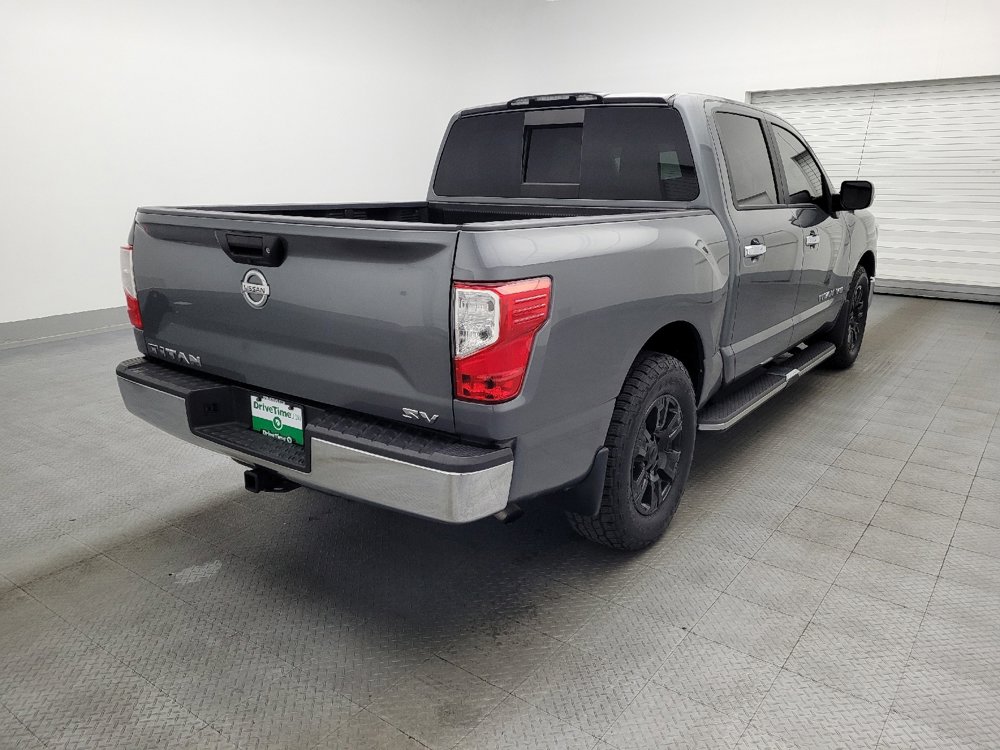Used 2018 Nissan Titan SV image 9