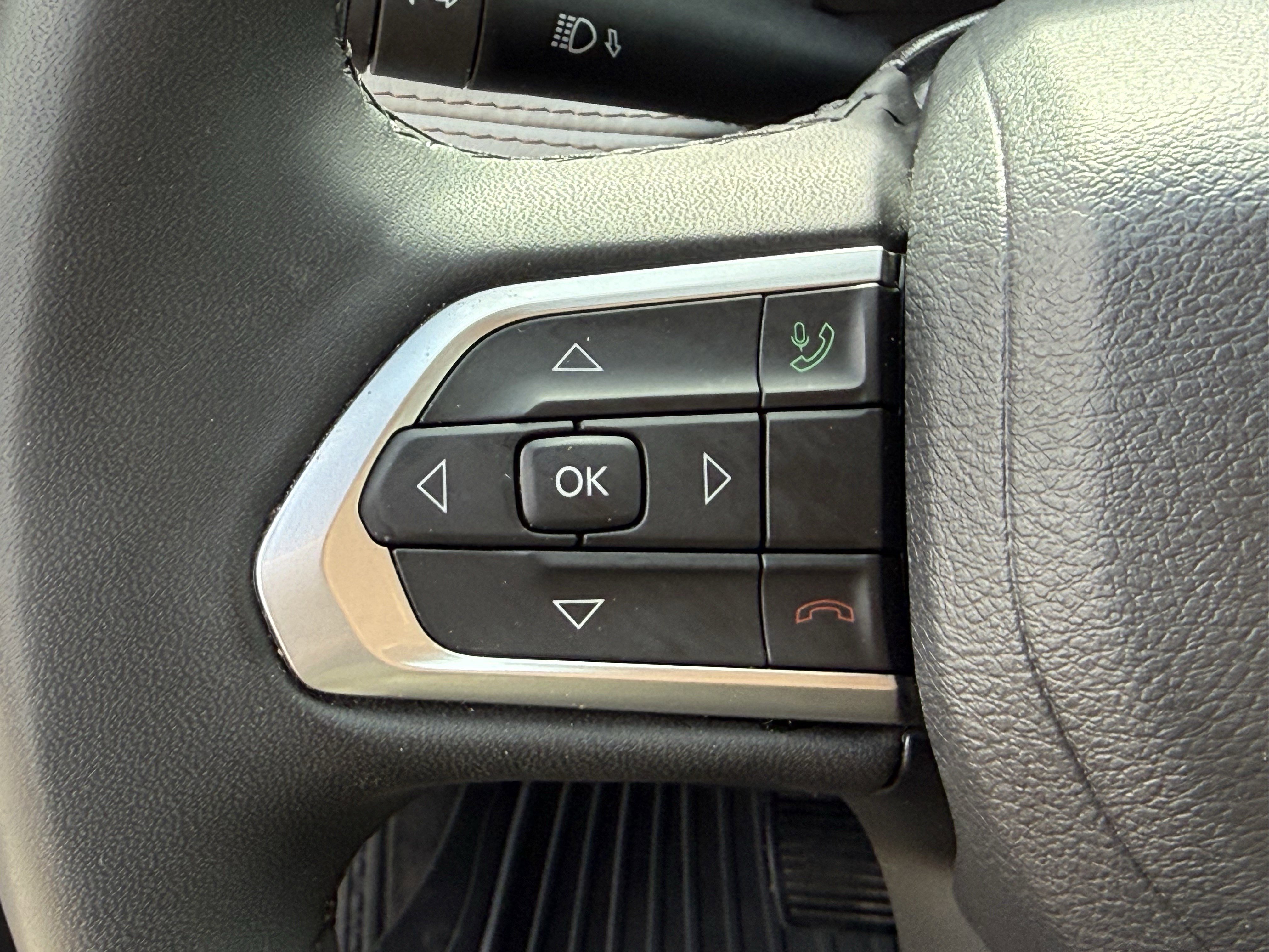 Used 2023 Jeep Compass Limited image 17
