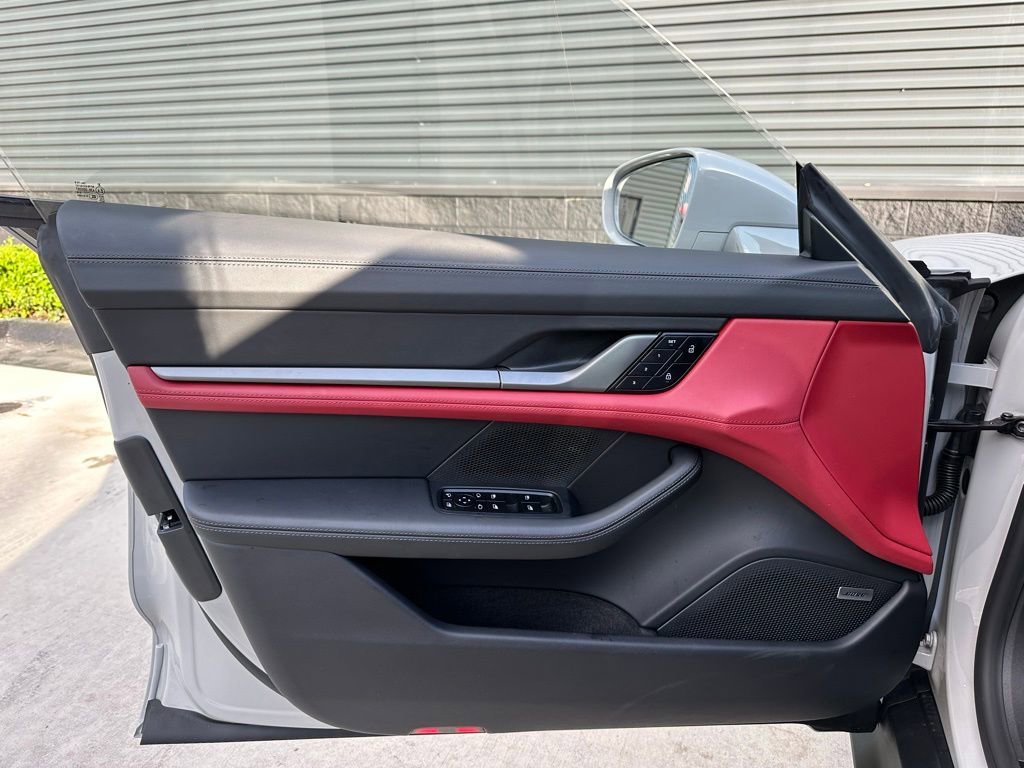 Used 2025 Porsche Taycan 4S image 18