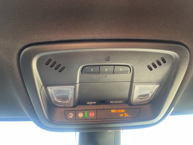 Used 2023 Chevrolet Traverse LT image 28