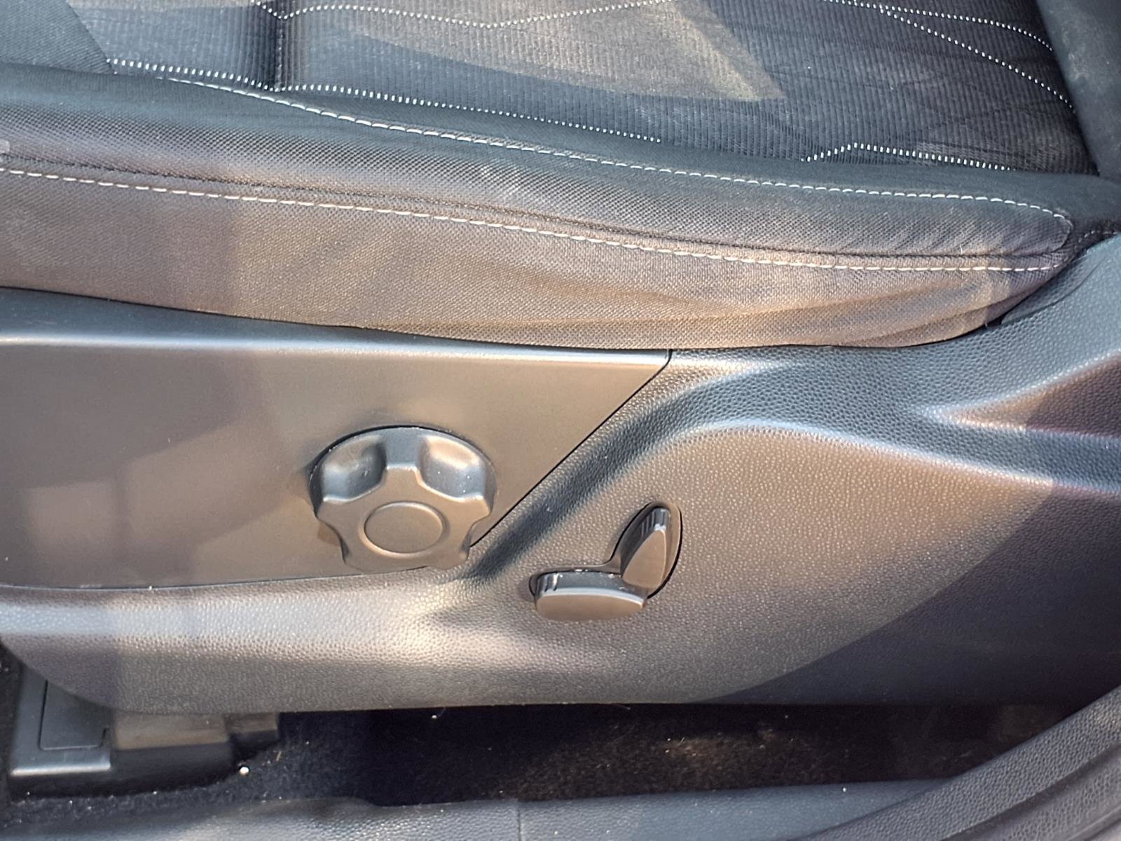 Used 2020 Ford EcoSport SE w/ SE Convenience Package FWD image 4