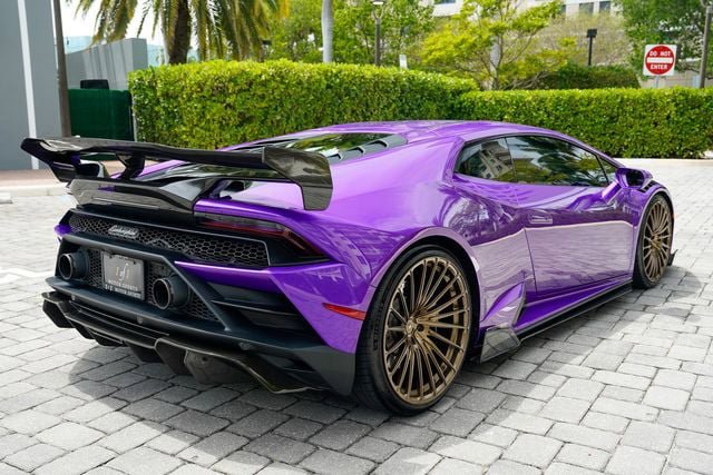 Used 2021 Lamborghini Huracan EVO image 24